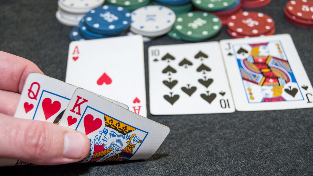 How many different kinds of poker games are there?